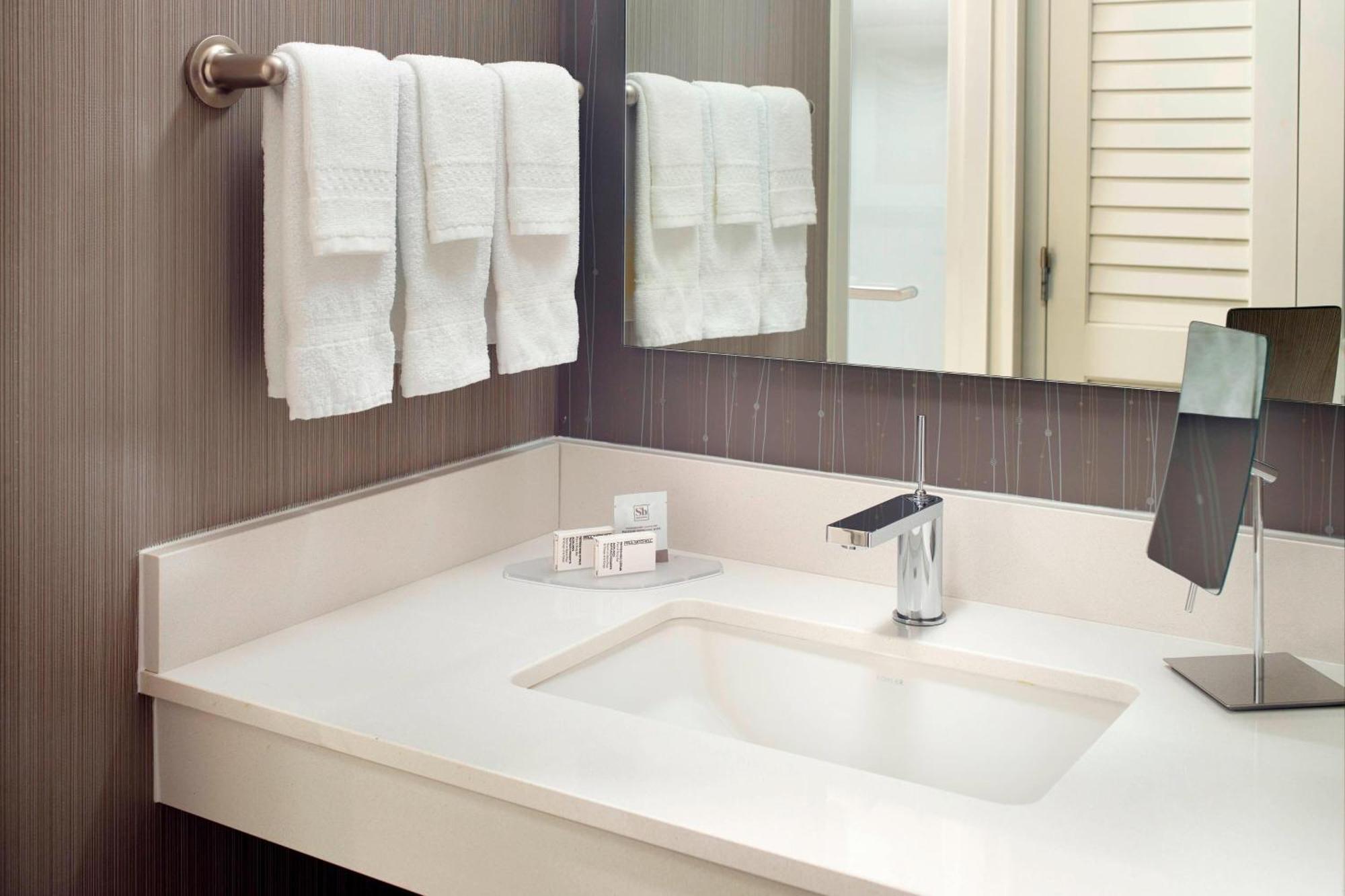 Courtyard By Marriott Raleigh Cary Hotel Buitenkant foto